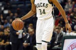 詹姆斯和欧文联手击败马刺爱游戏