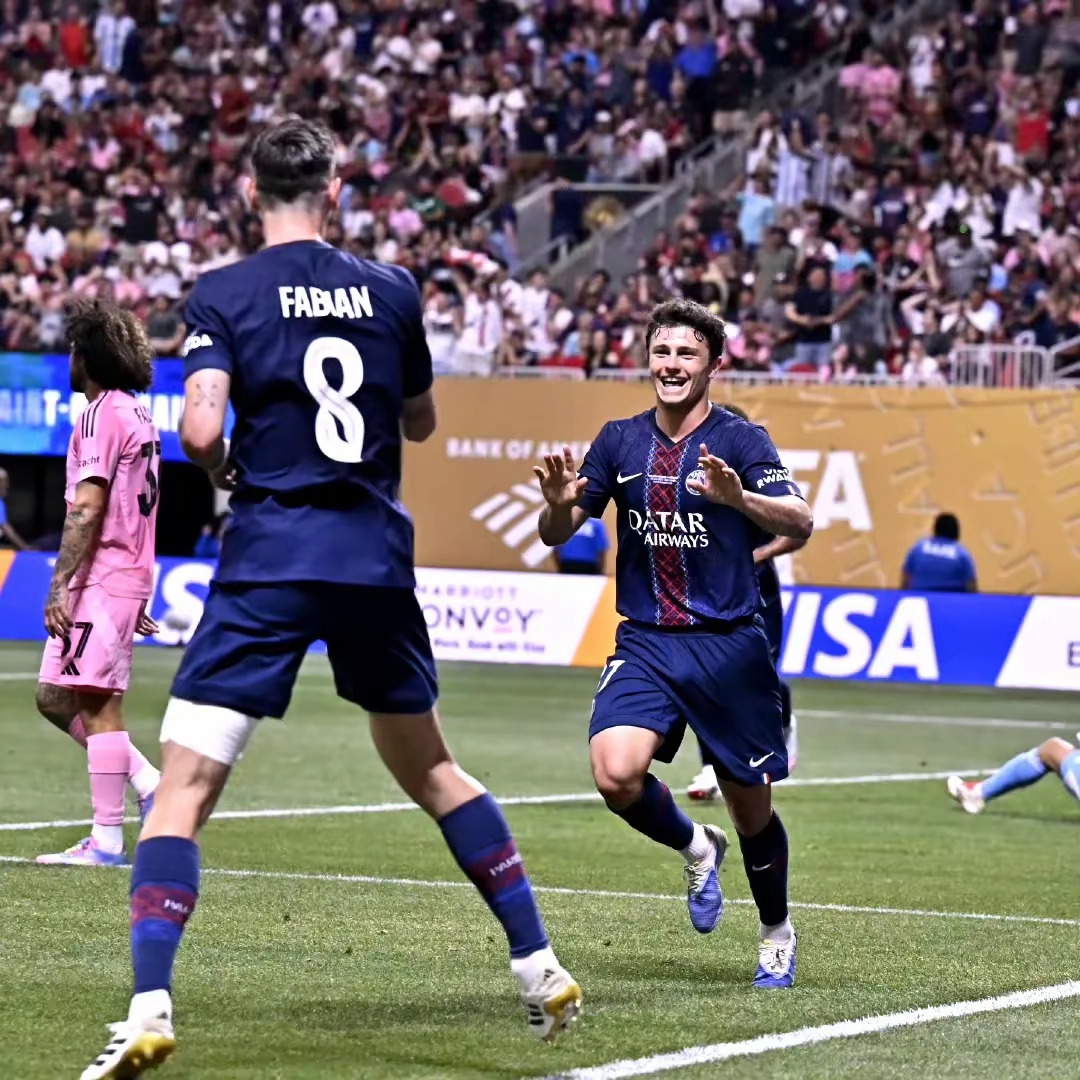 关于巴黎圣日耳曼训练开放日，集结日内部沟通引欢呼，CBA常规赛在即，年轻球员得到机会的信息